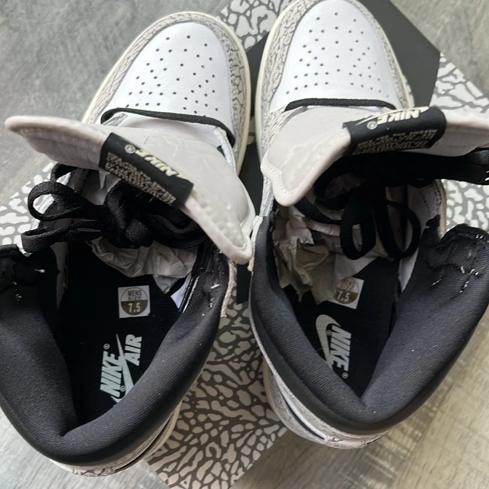 Nike Air Jordan 1 retro high OG NEW WITH BOX - Picture 7 of 10